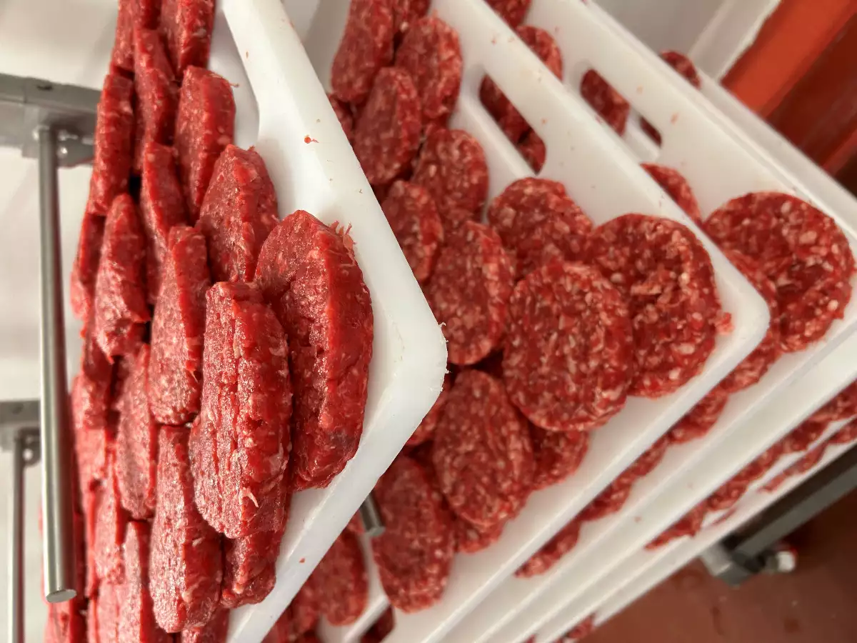 Préparation hachée formée en steak 14.50€/kg TTC
